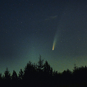 Пыль с хвоста кометы